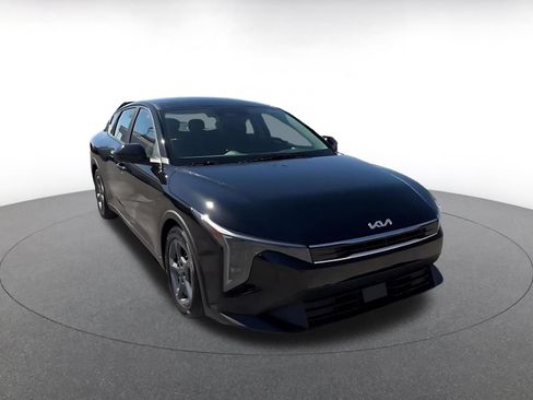 Used 2025 Kia K4 FWD image 3