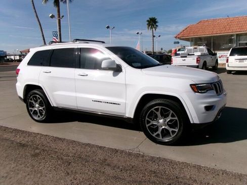 Used 2018 Jeep Grand Cherokee Limited image 5