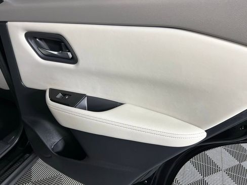 Used 2024 Nissan Rogue SV image 30