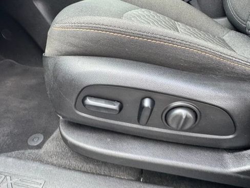 Used 2018 Chevrolet Equinox LT FWD image 18