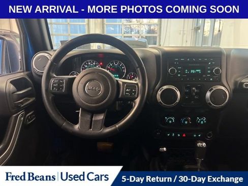 Used 2015 Jeep Wrangler Unlimited Rubicon w/ Connectivity Group image 12