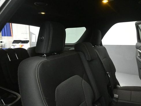 Used 2017 Ford Explorer XLT image 24