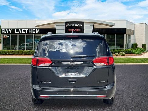 Used 2020 Chrysler Pacifica Limited FWD image 4