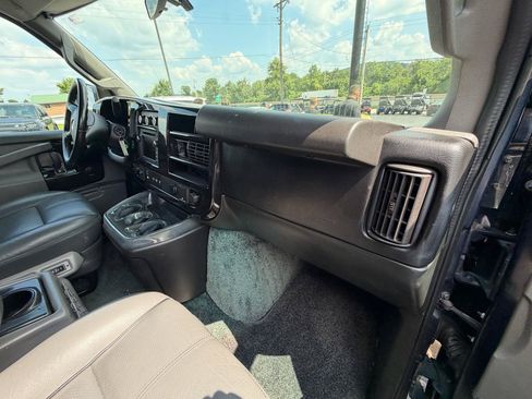 Used 2017 Chevrolet Express 2500 RWD image 41