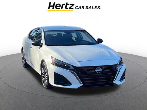 Used 2025 Nissan Altima 2.5 SV image 1