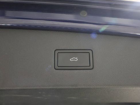 Used 2022 Volkswagen Tiguan SEL R-Line image 23