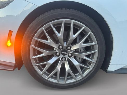 Used 2025 Ford Mustang GT Premium image 9