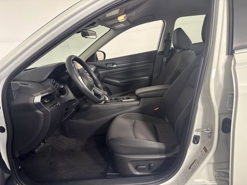 Used 2025 Nissan Altima 2.5 SV FWD image 15