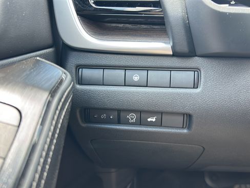 Used 2025 Nissan Rogue Platinum FWD image 31