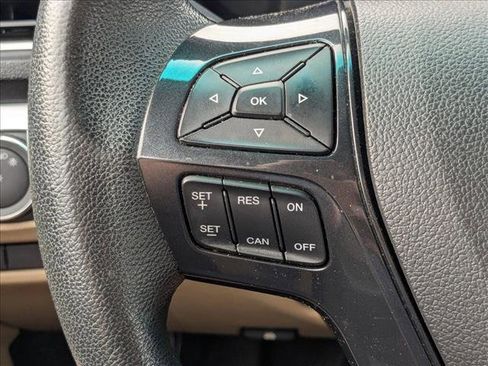 Used 2017 Ford Explorer XLT w/ Equipment Group 202A image 4