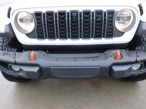 Used 2025 Jeep Gladiator Mojave AWD/4WD image 30