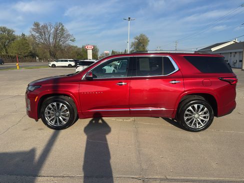 Used 2023 Chevrolet Traverse Premier AWD/4WD image 1