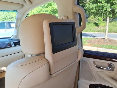 Used 2013 Lexus LX 570 4WD w/ Luxury Pkg image 21