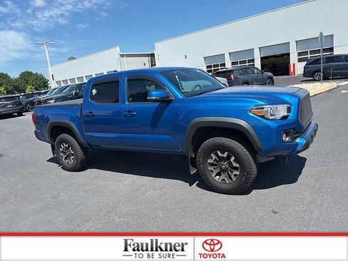 Used 2017 Toyota Tacoma TRD Off-Road w/ Tow Package (A/T) AWD/4WD image 4