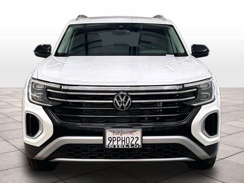 Used 2024 Volkswagen Atlas Peak Edition SE AWD/4WD image 2