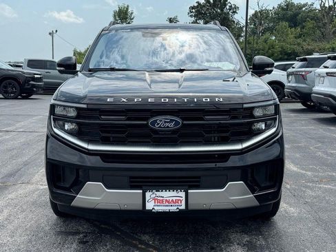Used 2025 Ford Expedition Platinum w/ Driver's Package AWD/4WD image 9