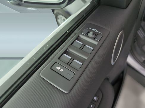 Certified 2025 Land Rover Discovery Dynamic SE image 11