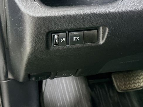 Used 2021 Toyota RAV4 XLE AWD/4WD image 17