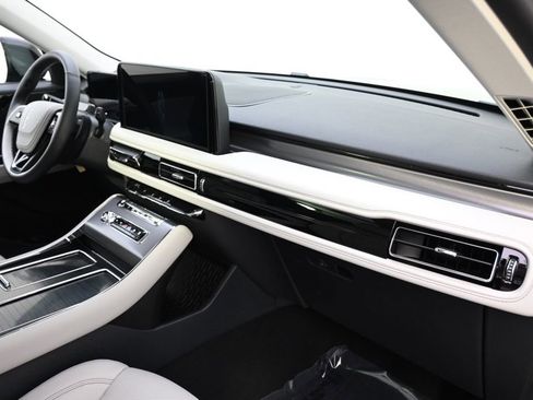 New 2026 Lincoln Aviator AWD w/ Jet Appearance Package image 15
