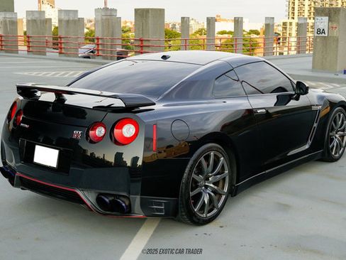 Used 2014 Nissan GT-R Premium w/ Premium Interior Package AWD/4WD image 8