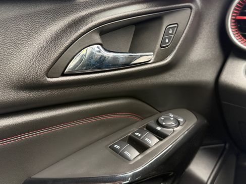 Used 2025 Chevrolet Trax RS w/ Sunroof Package FWD image 32