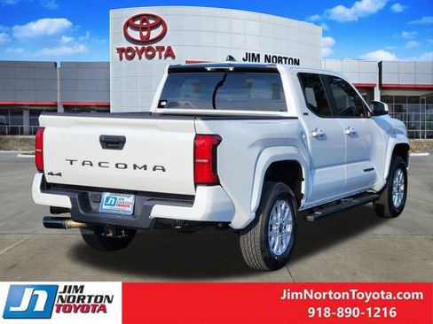 Used 2025 Toyota Tacoma SR5 AWD/4WD image 6