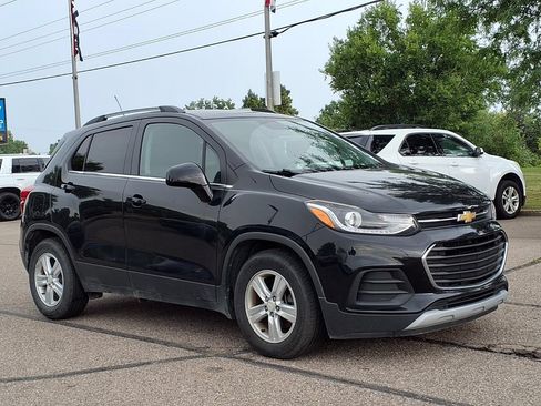 Used 2017 Chevrolet Trax LT FWD image 3
