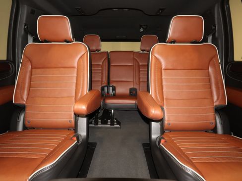 Used 2024 GMC Yukon XL Denali Ultimate AWD/4WD image 36