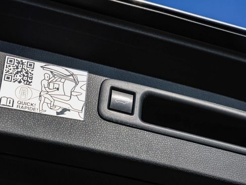 Used 2023 Toyota Highlander Limited image 33