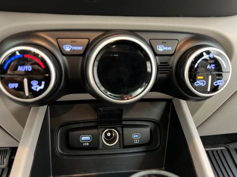 Used 2025 Hyundai Venue SEL FWD image 47