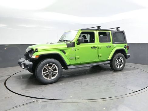 Used 2018 Jeep Wrangler Unlimited Sahara AWD/4WD image 9