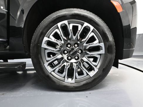 Used 2024 GMC Yukon Denali Ultimate AWD/4WD image 18