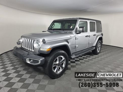 Used 2018 Jeep Wrangler Unlimited Sahara w/ Dual Top Group AWD/4WD image 1
