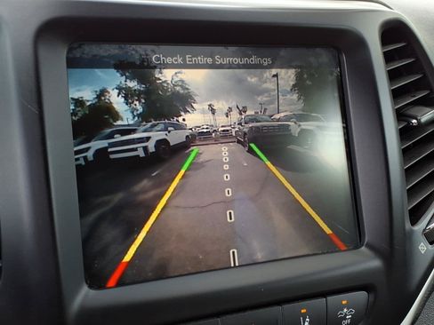 Used 2018 Jeep Cherokee Limited w/ Technology Group FWD image 20