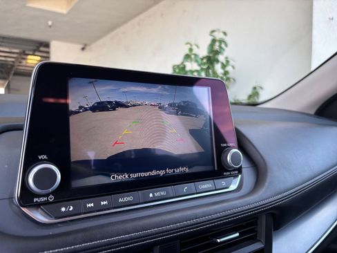 Used 2025 Nissan Rogue SV FWD image 25