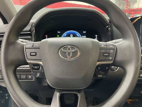 Used 2025 Toyota Camry LE w/ Convenience Package FWD image 18
