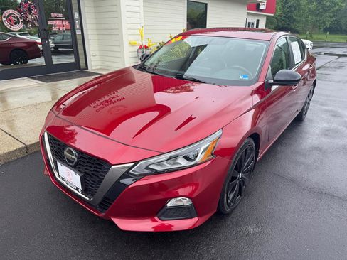 Used 2019 Nissan Altima 2.5 SR w/ SR Premium Package FWD image 3