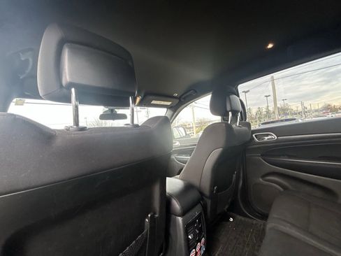 Used 2018 Jeep Grand Cherokee Laredo image 27