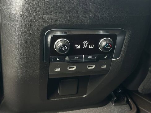 Used 2022 Chevrolet Tahoe Z71 w/ Z71 Off-Road Package image 29