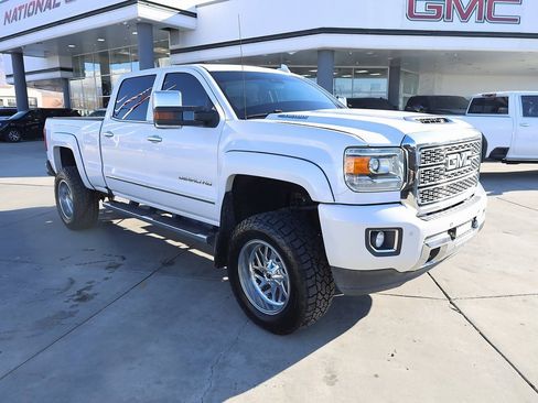 Used 2018 GMC Sierra 2500 Denali image 8