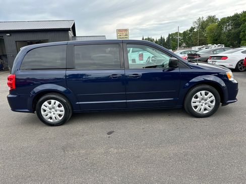 Used 2017 Dodge Grand Caravan SE w/ UConnect Hands-Free Group FWD image 2