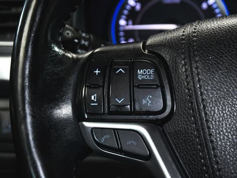 Used 2019 Toyota Highlander SE AWD/4WD image 28