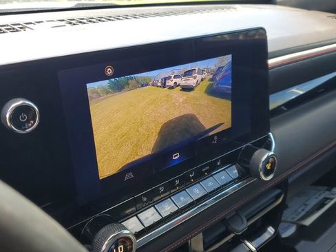 Used 2023 Chevrolet Colorado Z71 w/ Z71 Convenience Package 2 AWD/4WD image 18