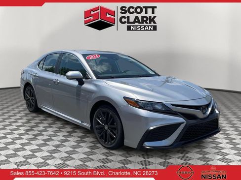 Used 2024 Toyota Camry SE FWD image 1