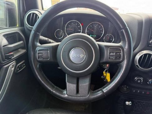 Used 2015 Jeep Wrangler Unlimited Sahara AWD/4WD image 9