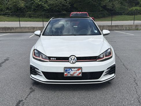 Used 2018 Volkswagen GTI SE FWD image 2
