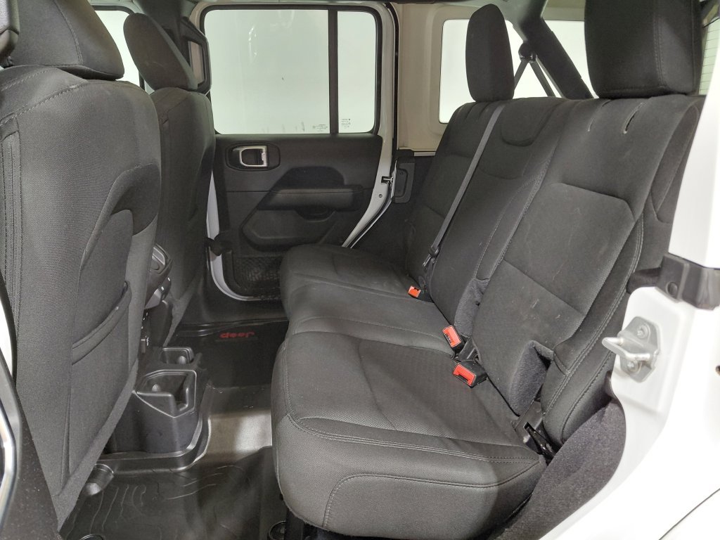 Used 2019 Jeep Wrangler Unlimited Sahara AWD/4WD image 39
