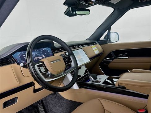 New 2025 Land Rover Range Rover Long Wheelbase SE image 9