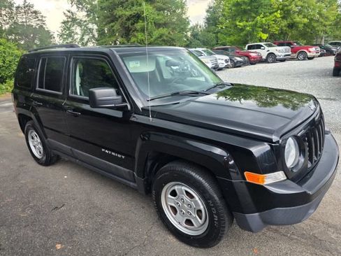 Used 2016 Jeep Patriot Sport w/ Power Value Group FWD image 3