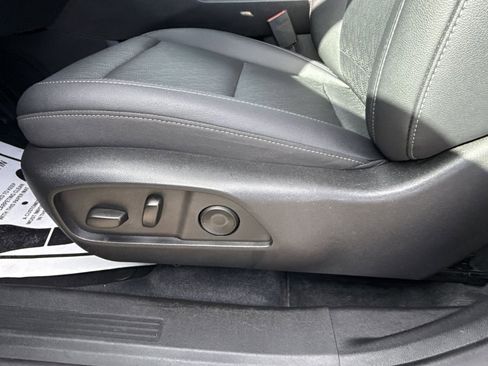 Used 2025 Chevrolet Equinox LT w/ Convenience Package II image 14